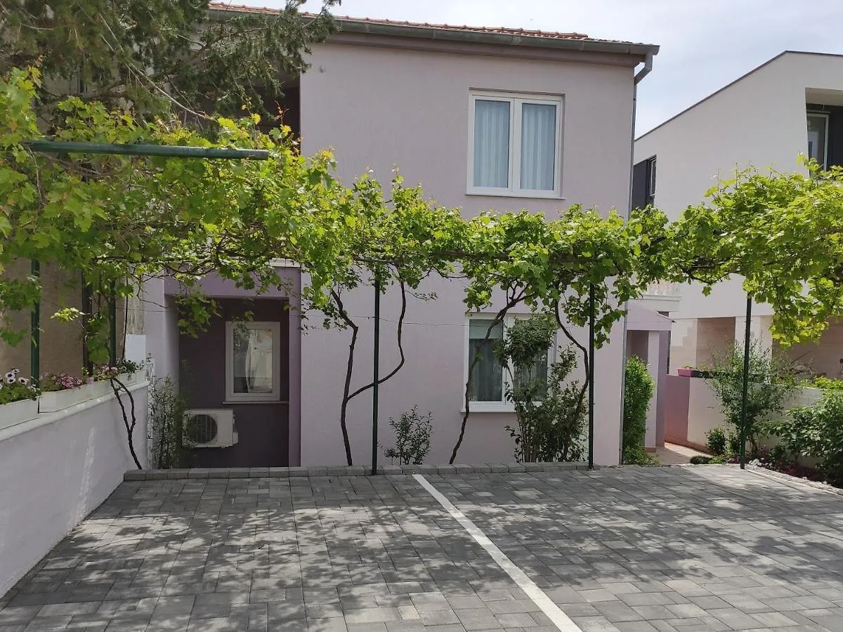 Apartments Tessa 77 ميدولين