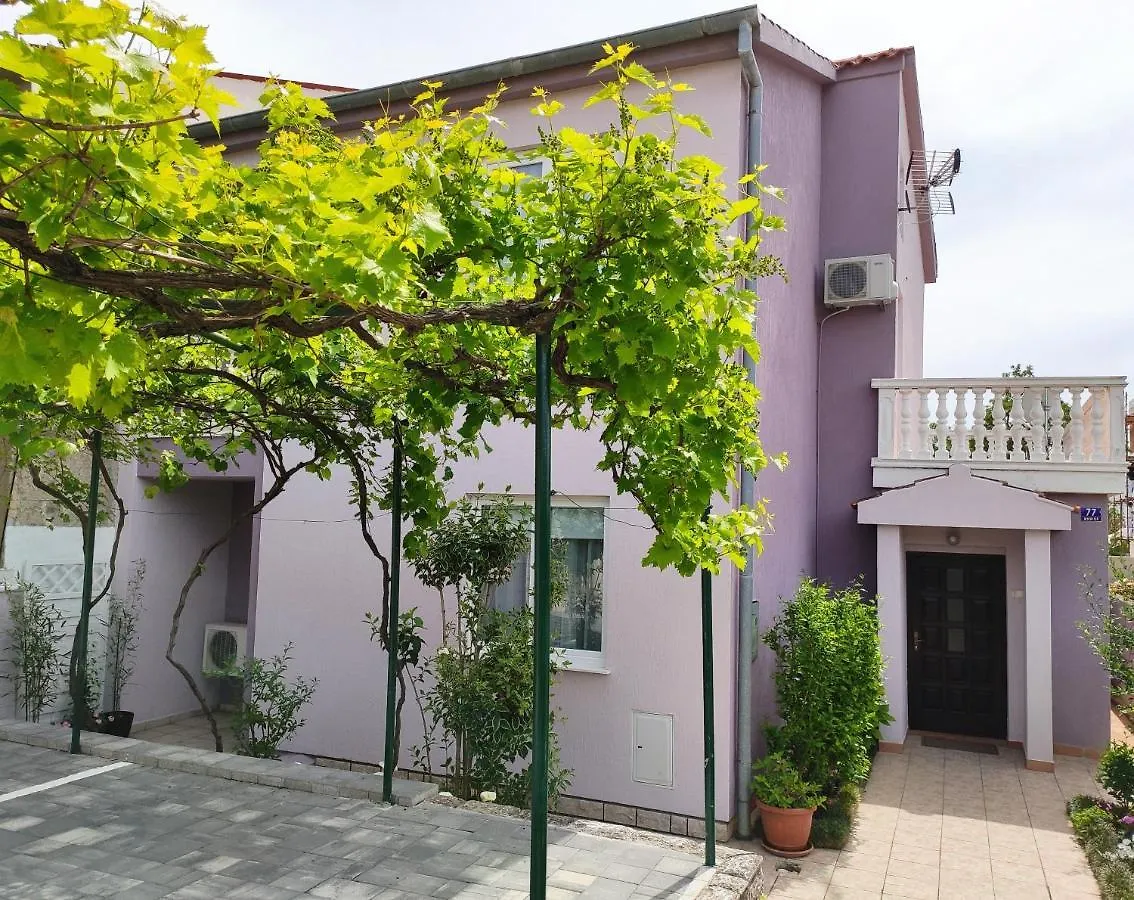 Apartments Tessa 77 メドゥリン