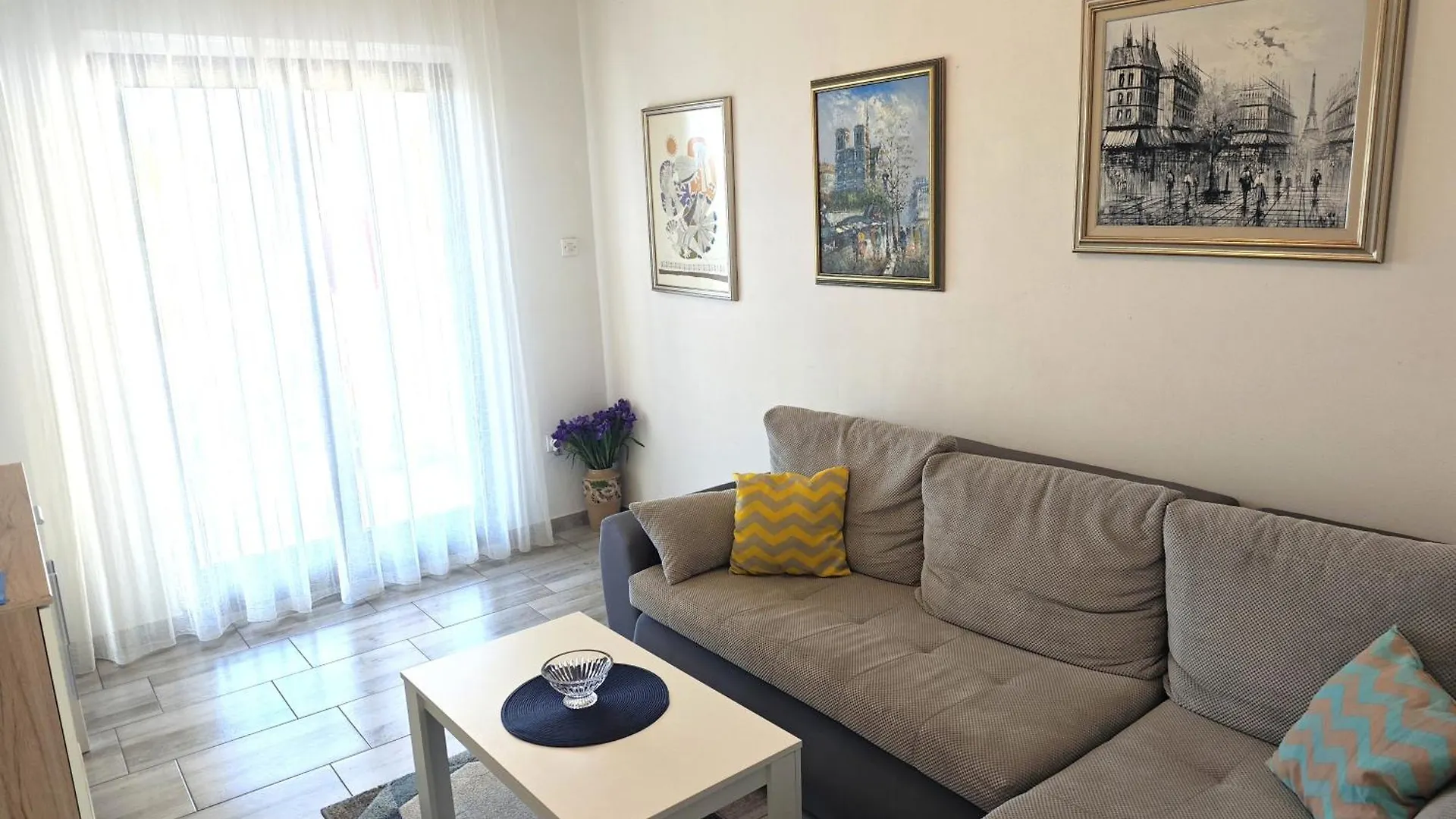 Apartments Tessa 77 메덜린