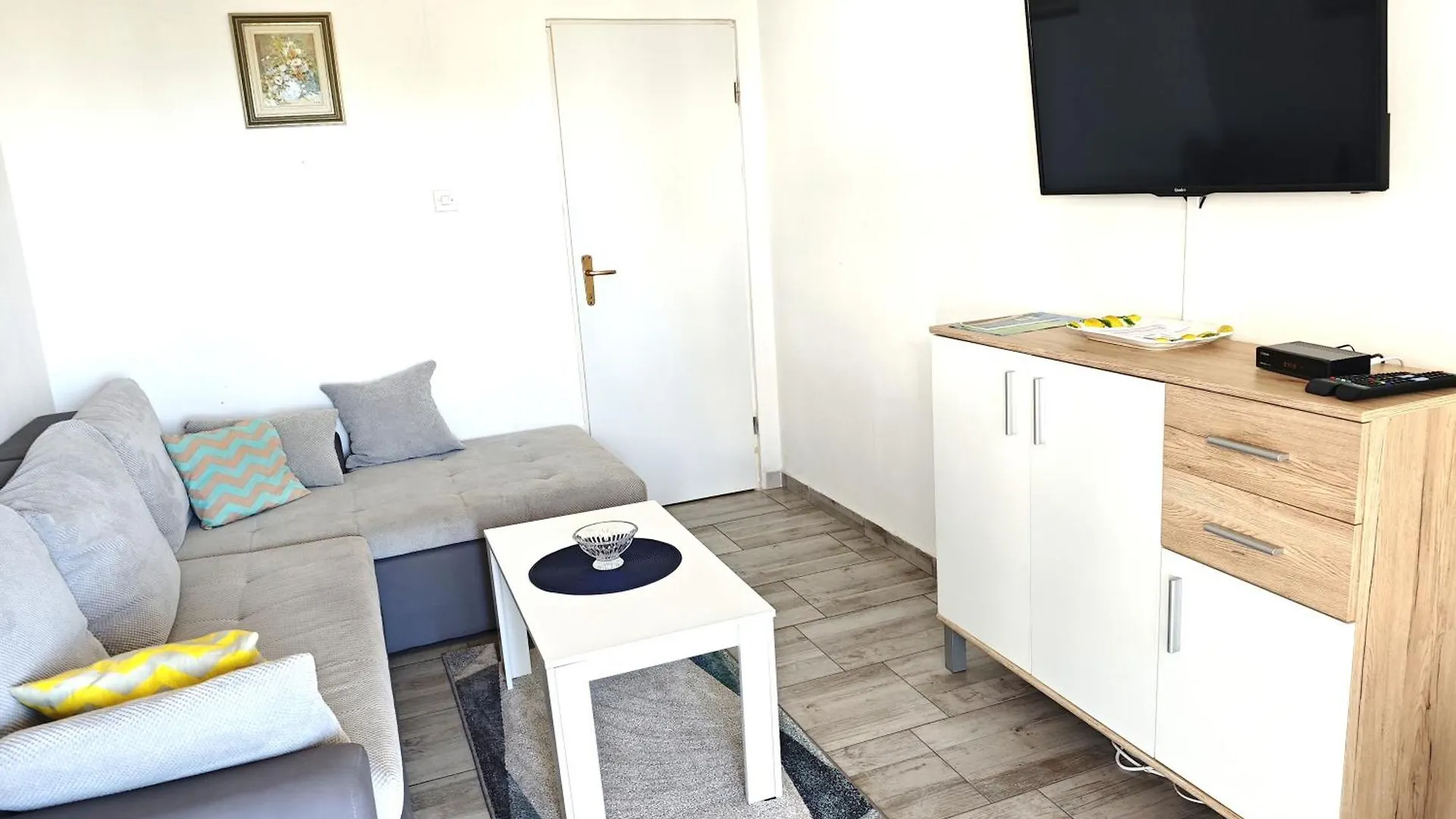 Apartments Tessa 77 메덜린
