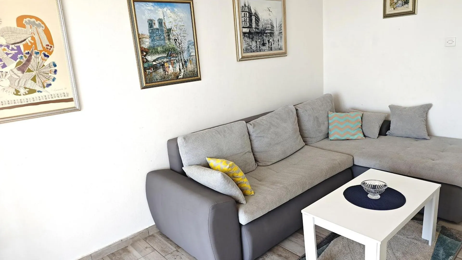 Apartments Tessa 77 메덜린